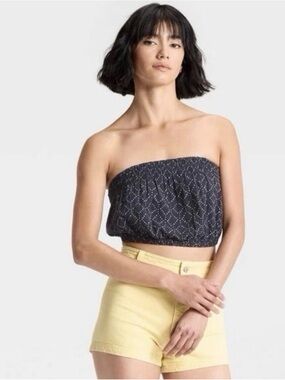 Universal Thread Women's Tube Top Navy
Size Medium
New With Tags